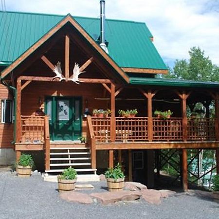 Auberge De La Riviere Matapedia - Matapedia River Lodge Routhierville Exteriér fotografie
